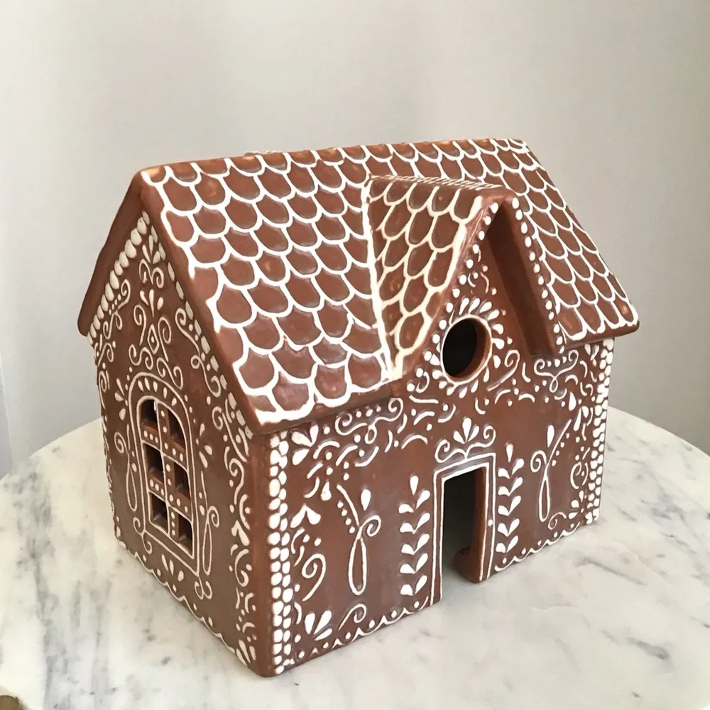 Pottery Barn Gingerbread House Stoneware New With Tag